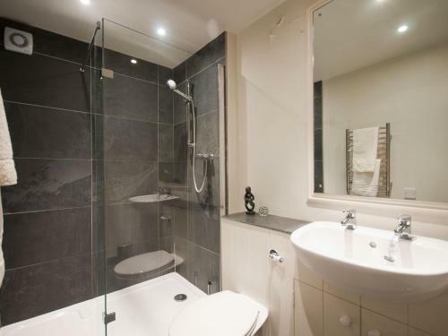 No 1 The Hinges, Crantock