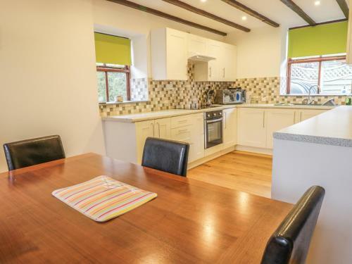 2 Stable Cottage
