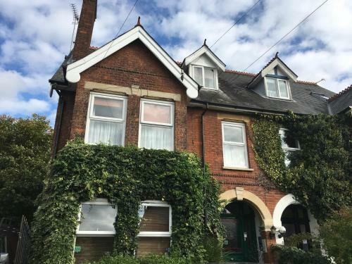 Hostal The Oak Tree Guest House
