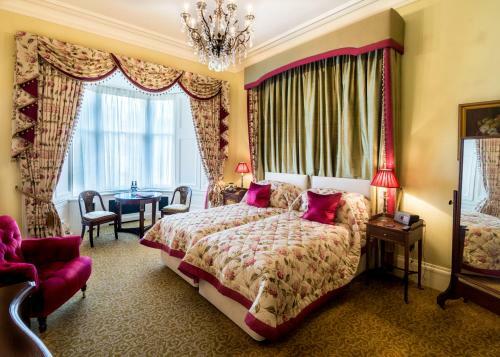 Hotel Crossbasket Castle