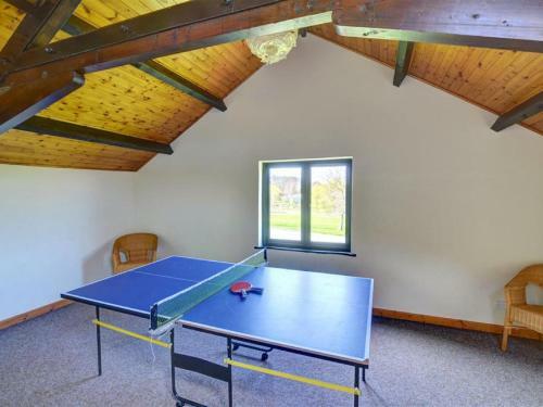 Quaint Holiday Home In South Wales With Sunny Gardens