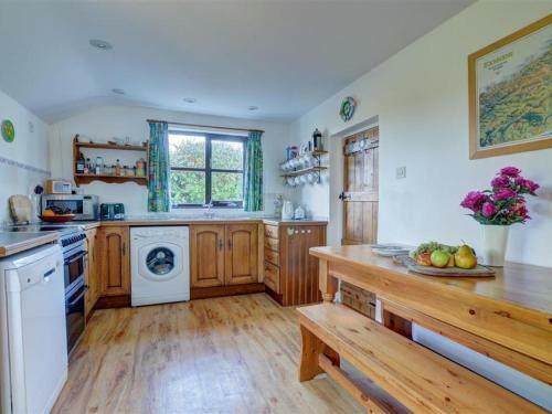 Comfortable Cottage In Kingsheanton With Private Garden