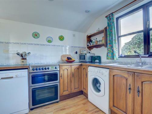 Comfortable Cottage In Kingsheanton With Private Garden