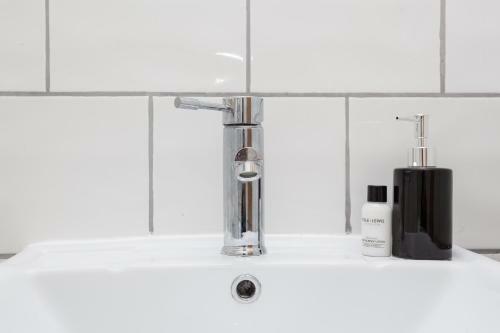 Apartamentos Redhill Garland- 1 Bed 1 Bath Self Contained Ground Floor Flat