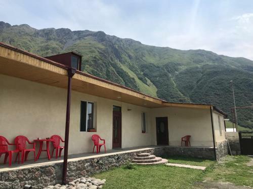Hostal Kazbegian Host