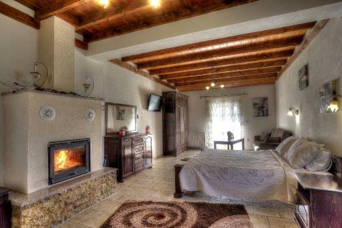 Hostal Toula Rooms