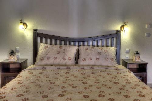 Hostal Toula Rooms