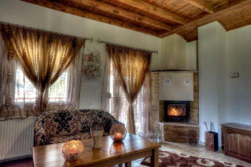 Hostal Toula Rooms