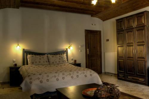 Hostal Toula Rooms