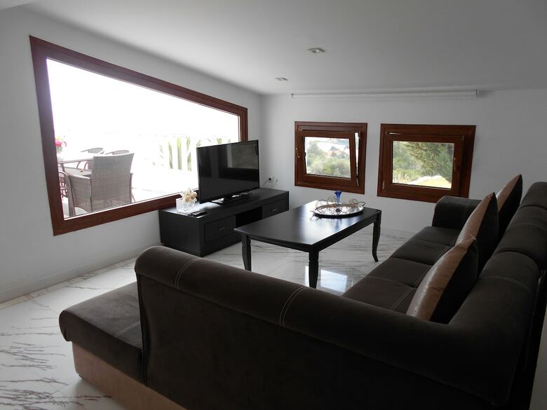 Kinira Beach Hotel