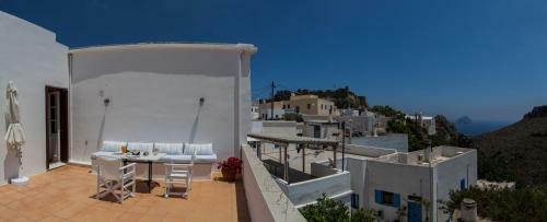 Hostal Nostos Guesthouse