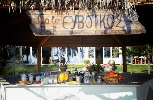 Hostal Evoikos Beach & Resort