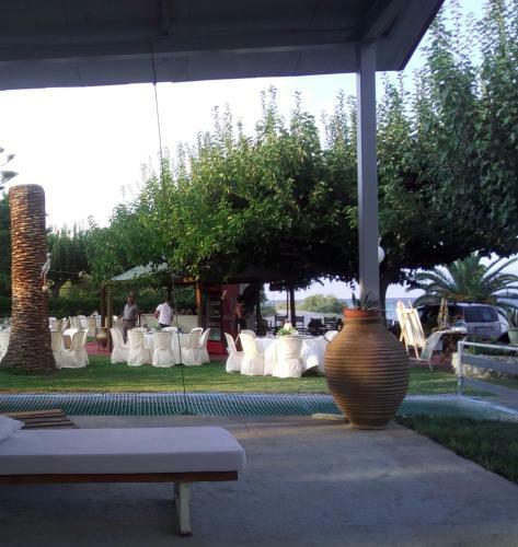 Hostal Evoikos Beach & Resort