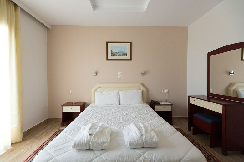 Hostal Flisvos Rooms