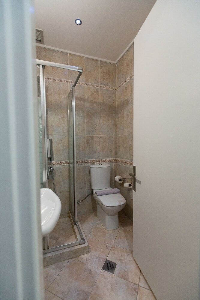 Hostal Flisvos Rooms