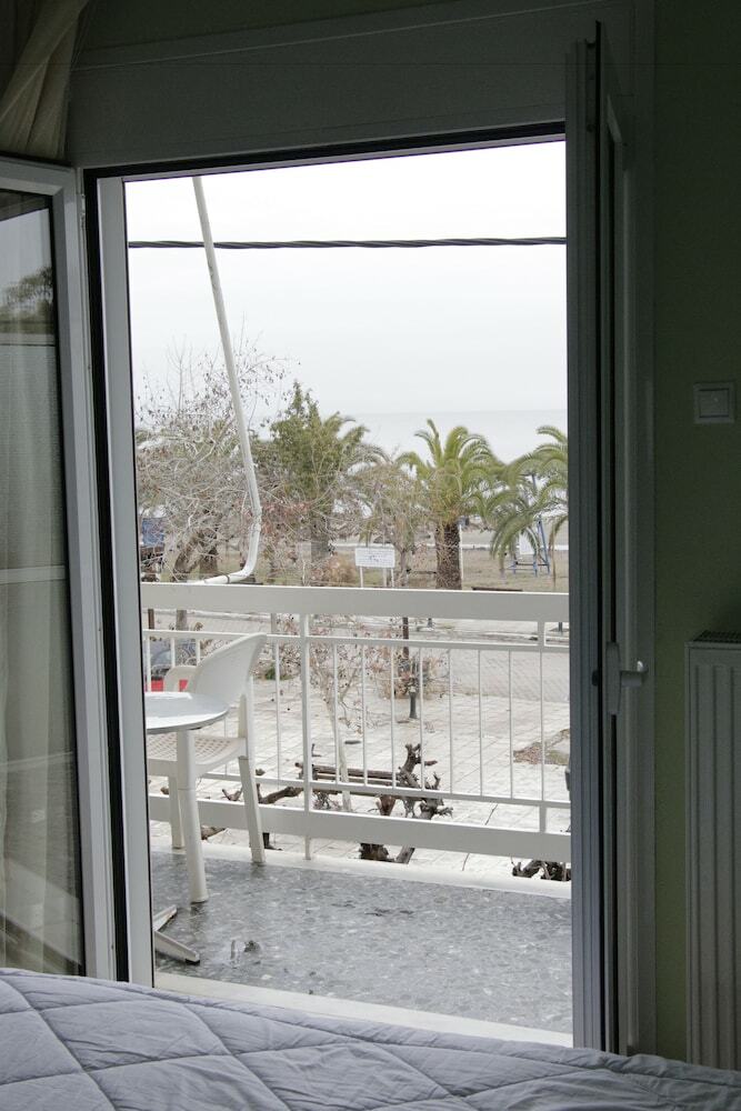 Hostal Flisvos Rooms