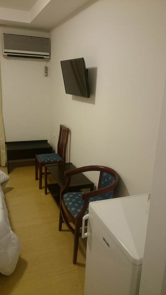 Hostal Flisvos Rooms