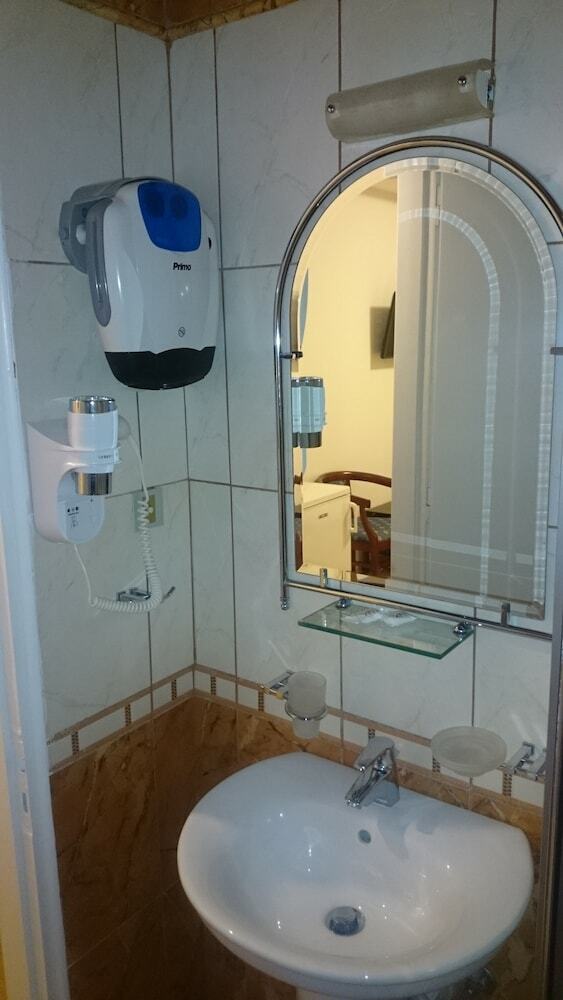 Hostal Flisvos Rooms