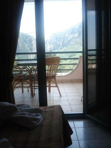 Hostal Apolis Hotel
