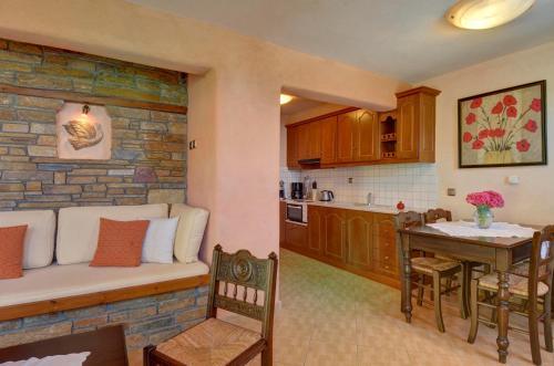 Hostal Aroma Piliou