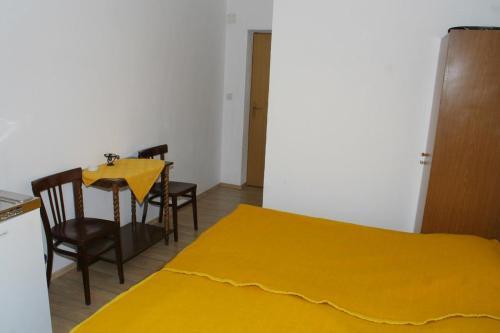 Apartments By The Sea Igrane, Makarska - 2680