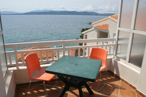 Apartments By The Sea Igrane, Makarska - 2680