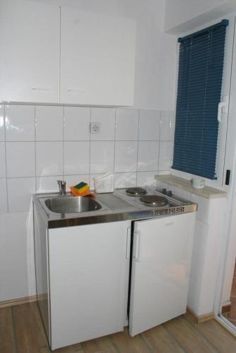 Apartments By The Sea Igrane, Makarska - 2680