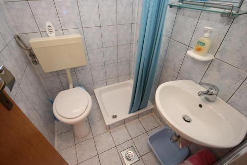 Apartments By The Sea Igrane, Makarska - 6840