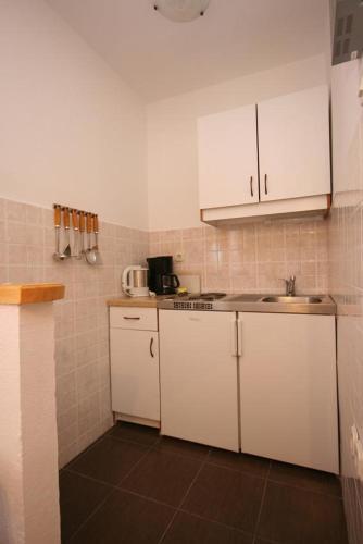 Apartments By The Sea Igrane, Makarska - 6840