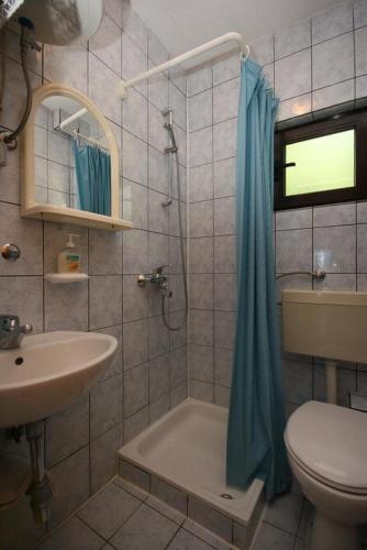 Apartments By The Sea Igrane, Makarska - 6840