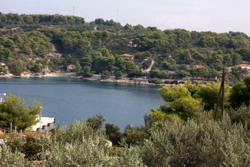 Seaside Apartments With A Swimming Pool Rogac, Solta - 5183