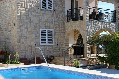 Seaside Apartments With A Swimming Pool Rogac, Solta - 5183