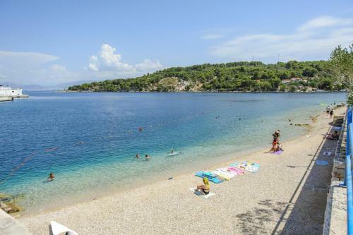 Seaside Apartments With A Swimming Pool Rogac, Solta - 5183