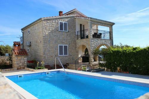Seaside Apartments With A Swimming Pool Rogac, Solta - 5183