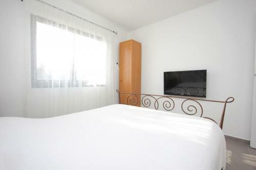 Apartments By The Sea Rogac, Solta - 8688