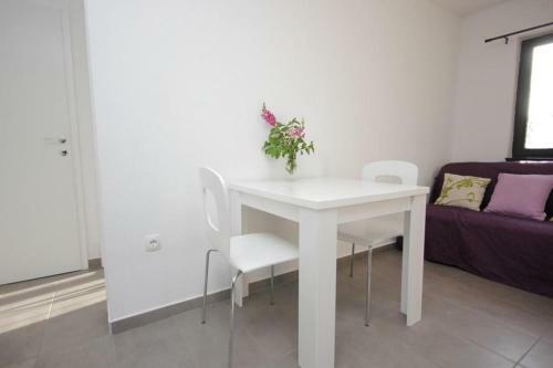 Apartments By The Sea Rogac, Solta - 8688