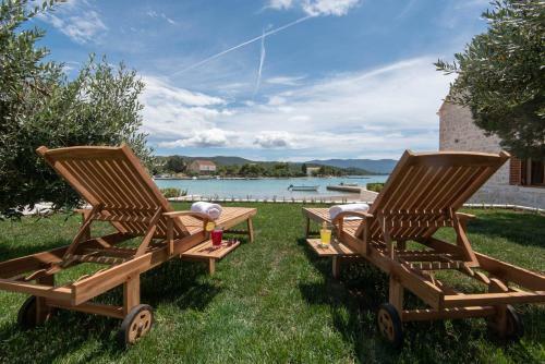 Villa Loviste Paradise