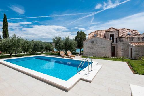 Villa Loviste Paradise