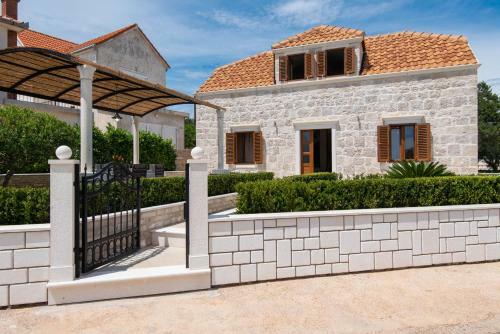 Villa Loviste Paradise