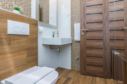 Bozi, Luxury Apartment By The Beach For 8