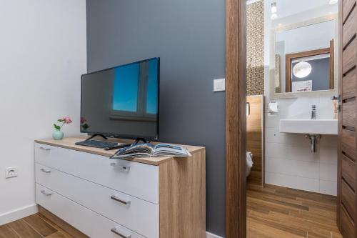 Bozi, Luxury Apartment By The Beach For 8