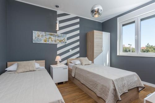 Bozi, Luxury Apartment By The Beach For 8