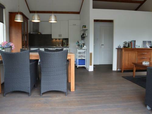 Scenic Lakeside Holiday Home In Kortenhoef