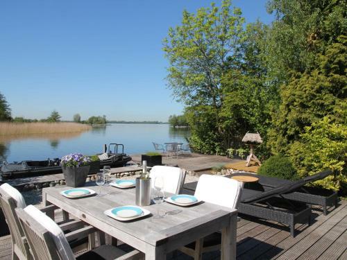 Scenic Lakeside Holiday Home In Kortenhoef