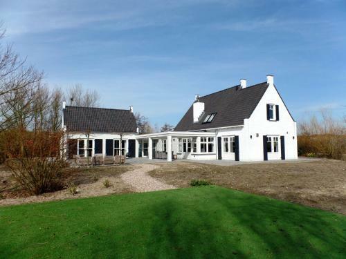 Beautiful Holiday Home In Ouddorp On Dutch Coast