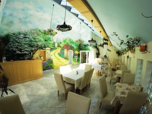 Hostal Pensjonat Tajemniczy Ogr�d