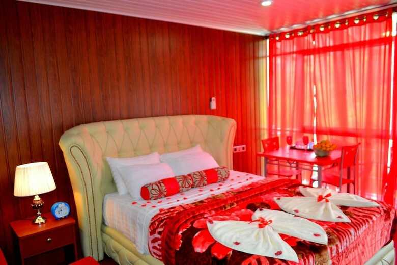 Hotel Dam House