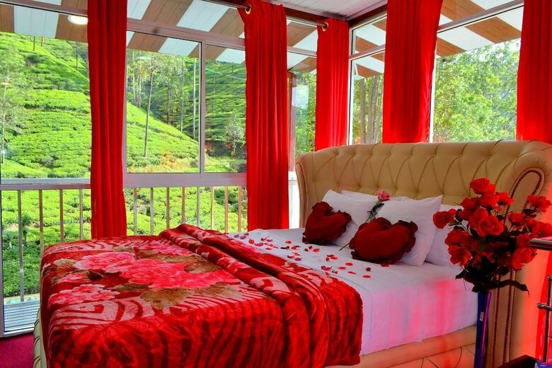 Hotel Dam House