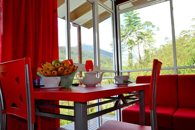 Hotel Dam House