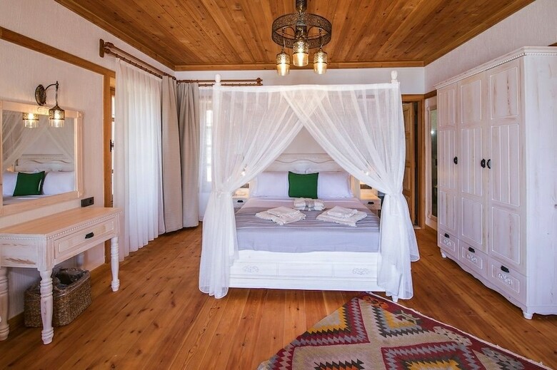 Hotel Pier House